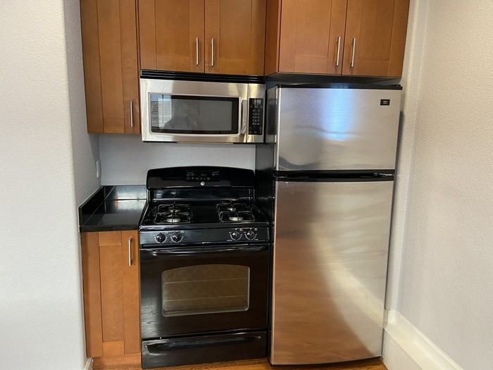 1811 Oregon St - Photo 3 of 15