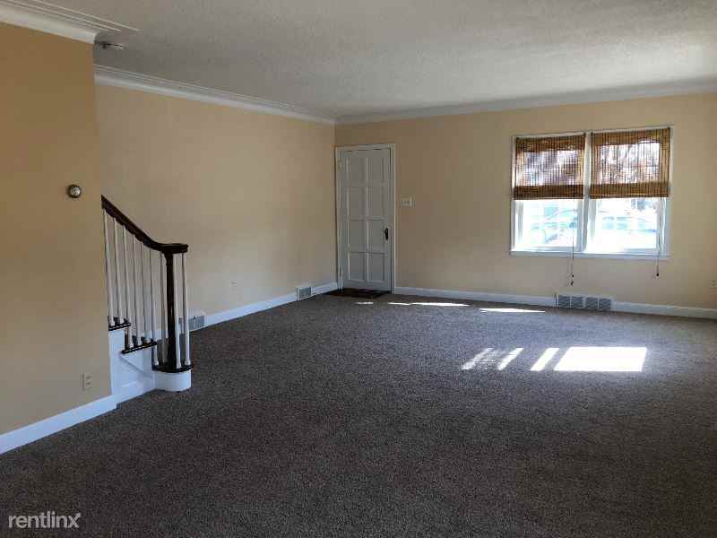 925 Lincoln St - Photo 3 of 14