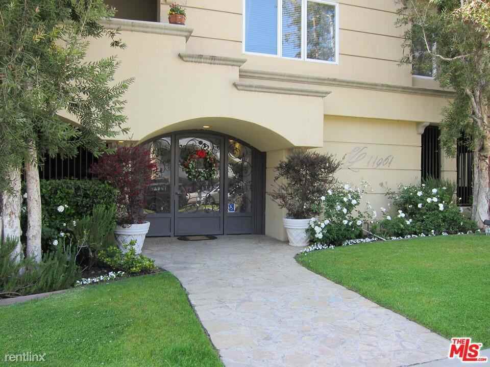 11961 Montana Ave #308