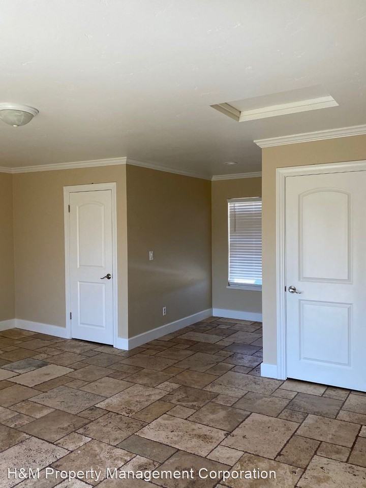 7465 LOVERS LANE - Photo 3 of 9