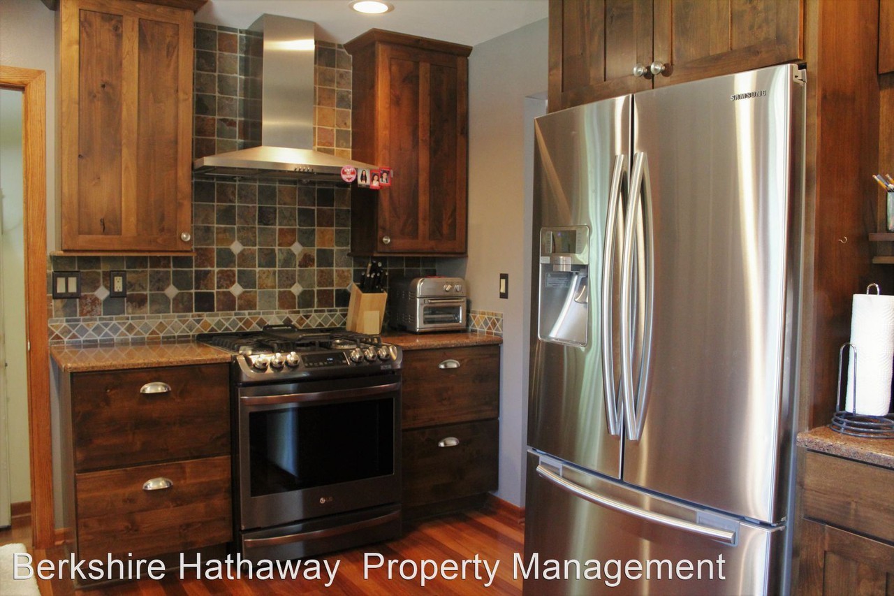 3208 Michigan Blvd - Photo 3 of 40