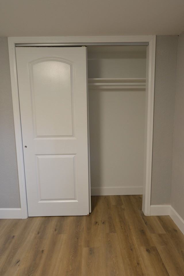 2215 E 17Th St - Photo 2 of 13