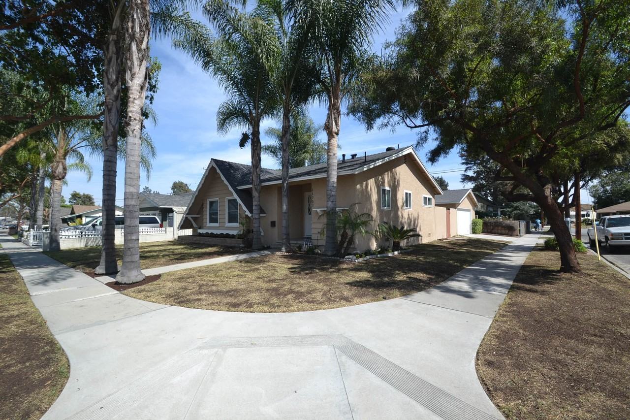 11702 214th St - Photo 2 of 9