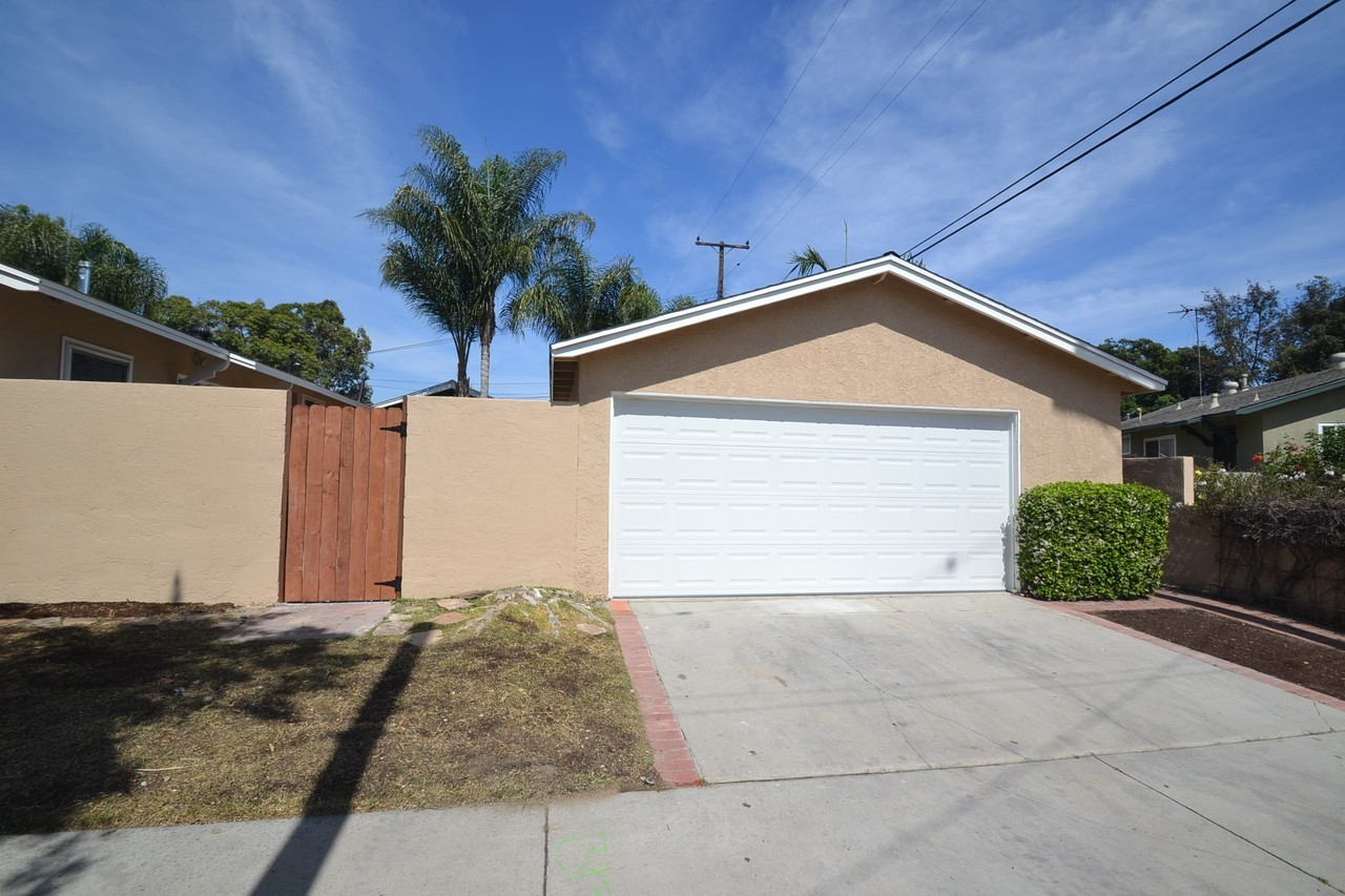 11702 214th St - Photo 3 of 9