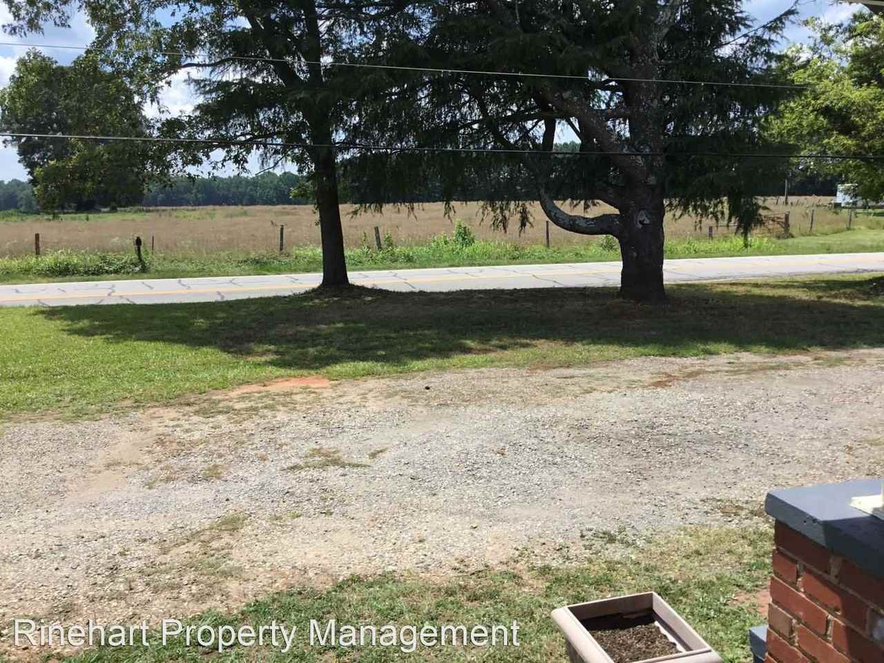 1515 Devinney Rd - Photo 3 of 4