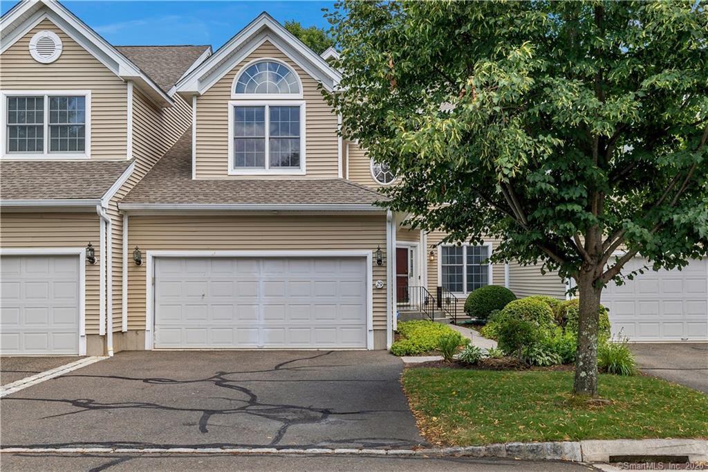 29 Regency Cir - Photo 2 of 40