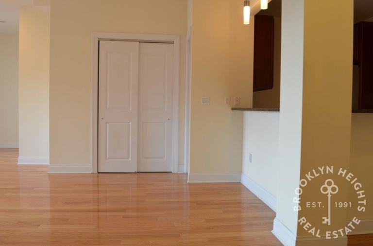 Clinton St #2E - Photo 2 of 4