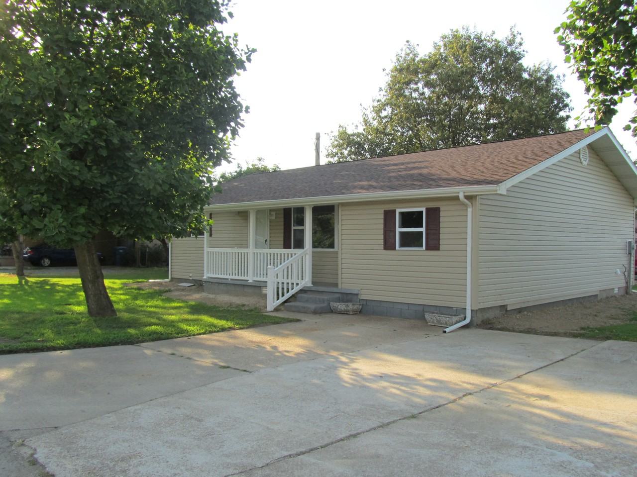 608 East Cypress Street - Photo 2 of 16