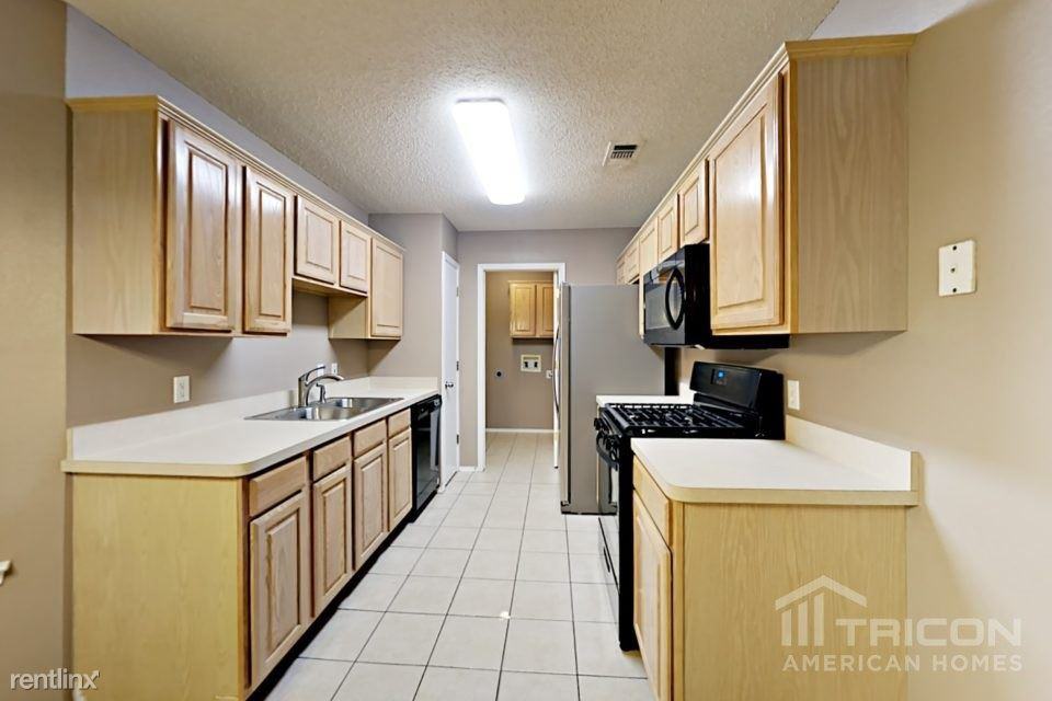 413 Dakota Dr - Photo 2 of 15