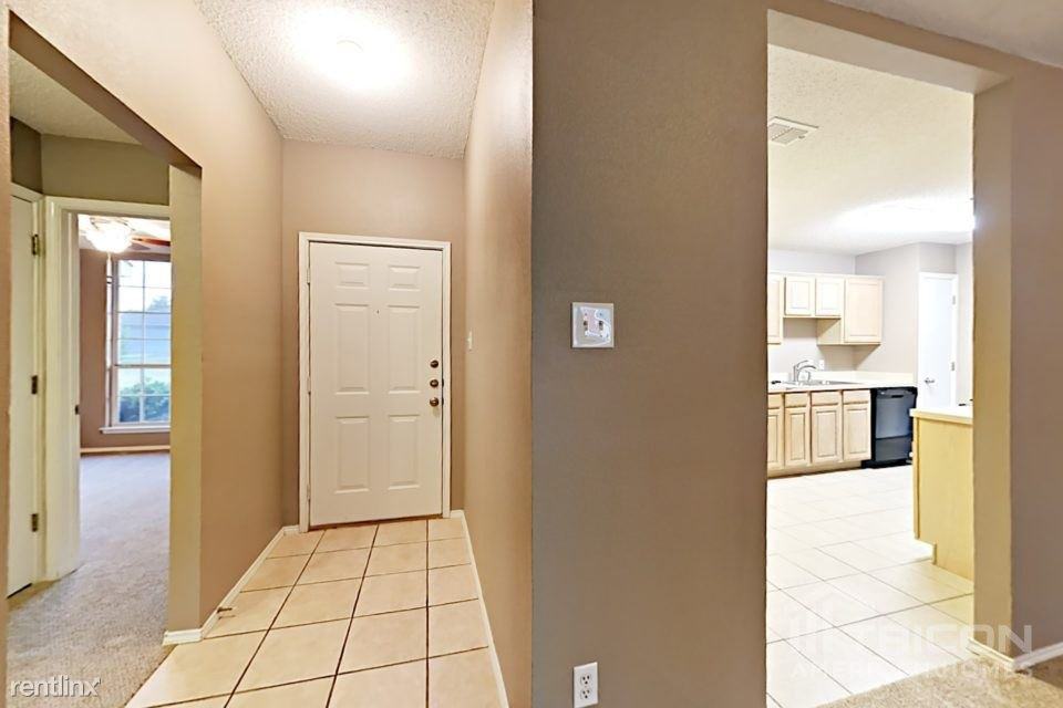 413 Dakota Dr - Photo 3 of 15