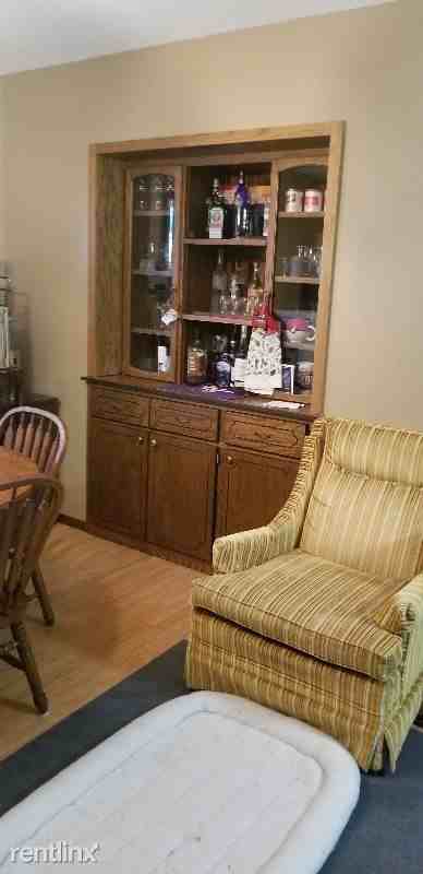 135 Highland Ct - Photo 3 of 8