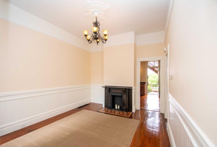 504 Oak St - Photo 3 of 8