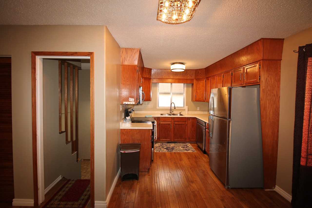 2935 150 Ave Nw - Photo 2 of 21