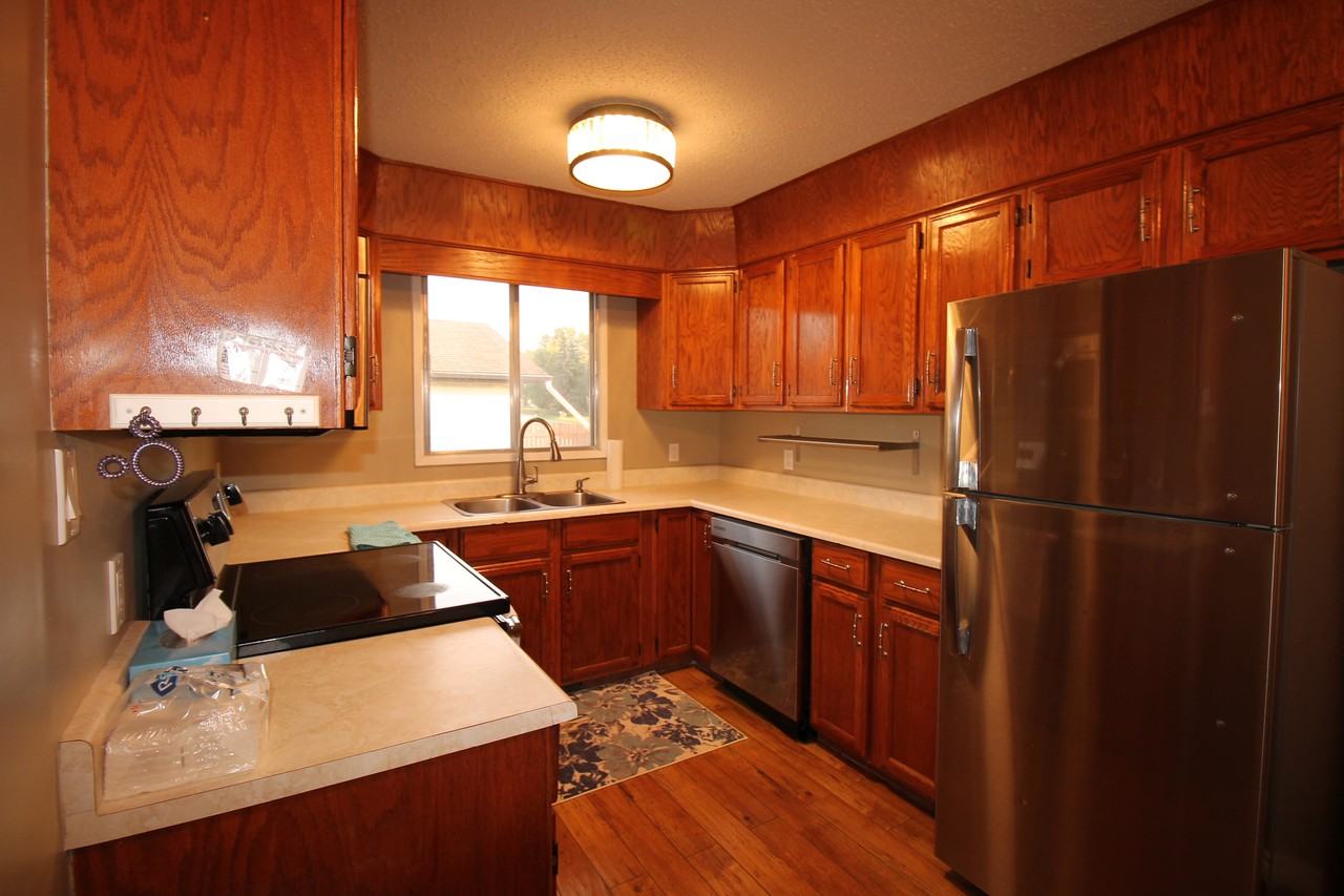 2935 150 Ave Nw - Photo 3 of 21