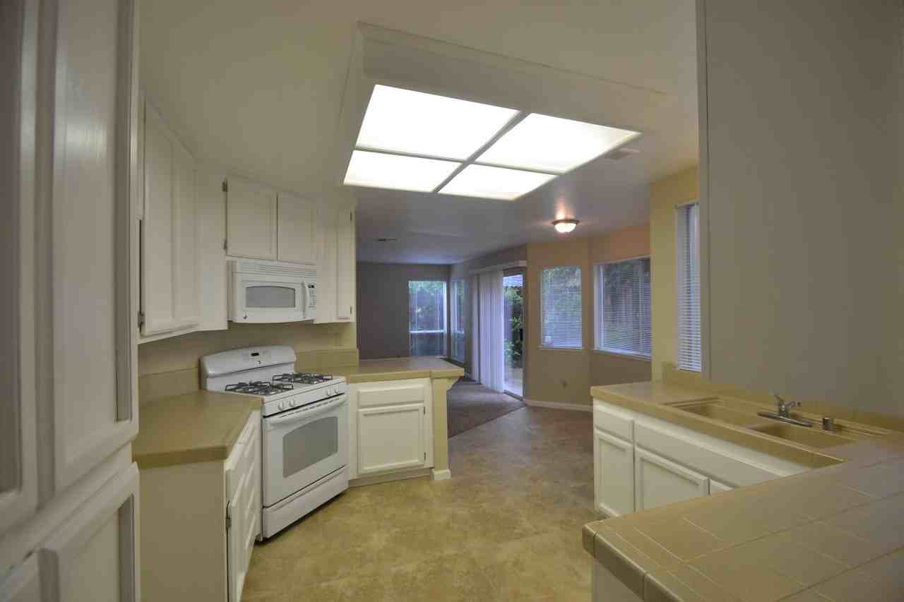 5019 Shady Leaf Way - Photo 3 of 15