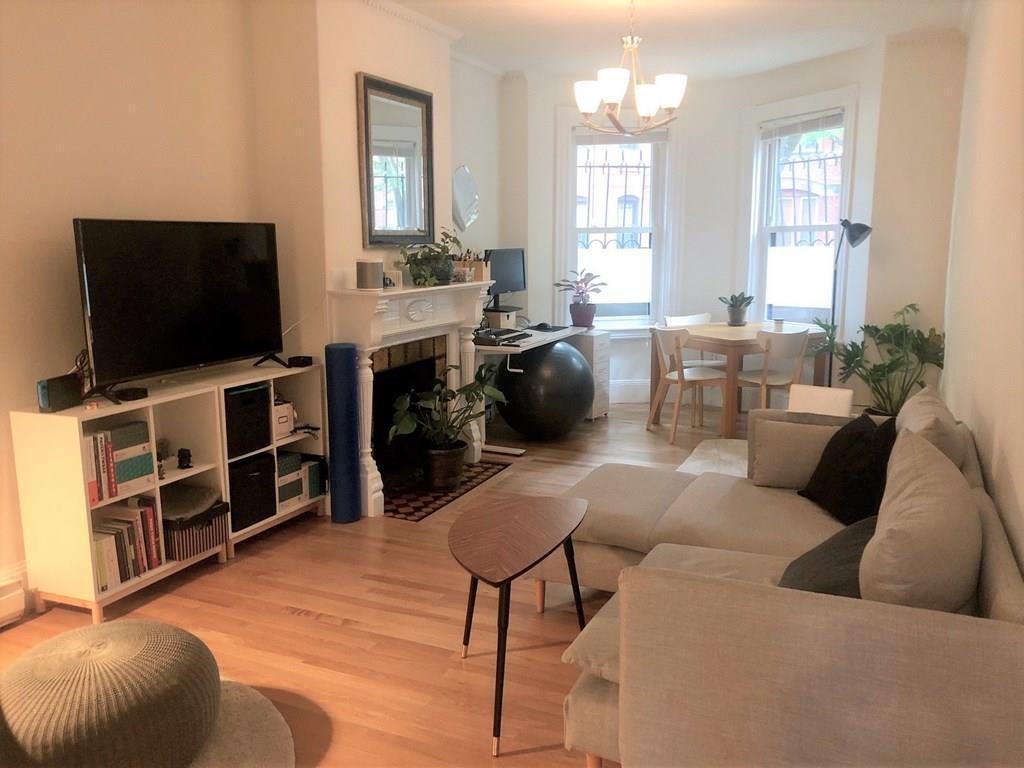 20 Wellington Street #2T