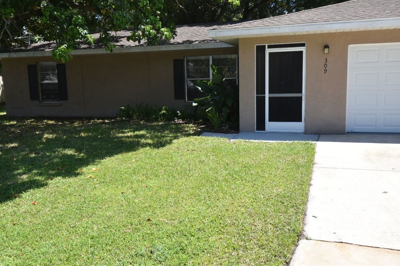 309 45th St Nw - Photo 2 of 23