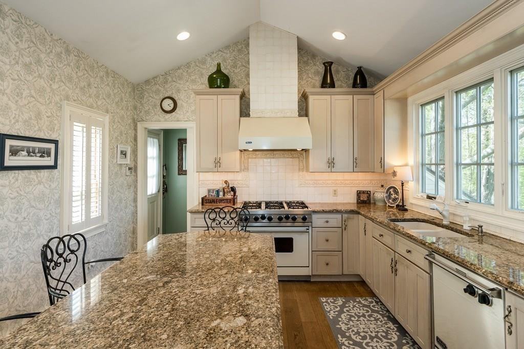 1299 Massachusetts Ave - Photo 2 of 18