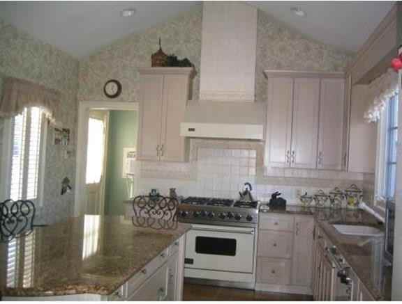 1299 Massachusetts Ave - Photo 3 of 18