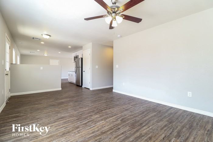 602 E Westchester Dr - Photo 3 of 15