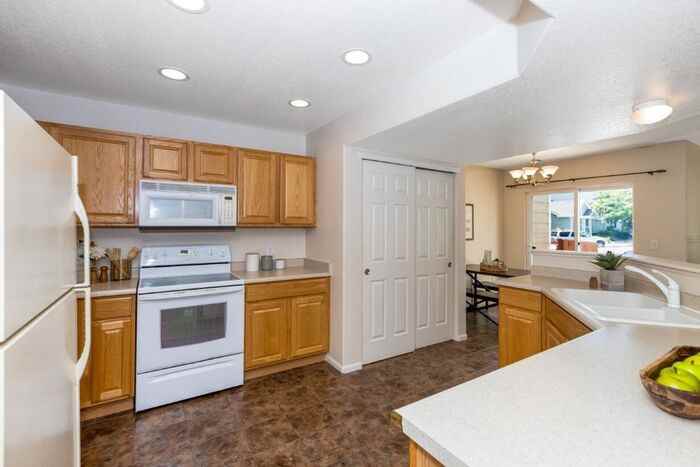 6603 Autumn Ridge Dr #3 - Photo 3 of 17