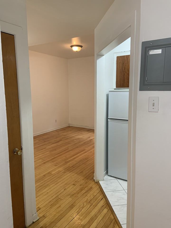 3495 Avenue Van Horne 208, Montréal, QC H3S 1R7 1 Bedroom Apartment