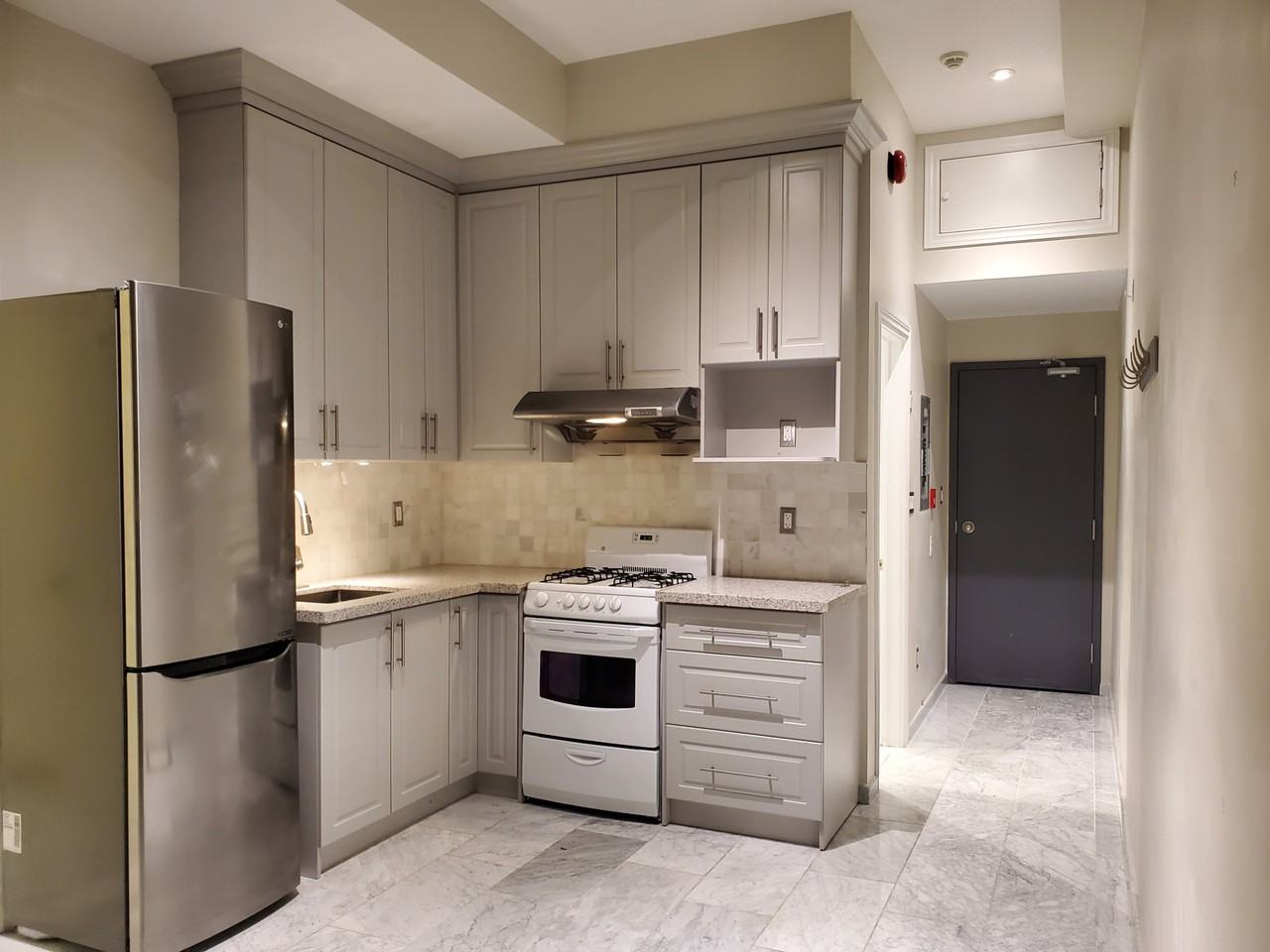 Walmer Road, Toronto, ONTARIO M5R 2X8 3 Bedroom Apartment for Rent