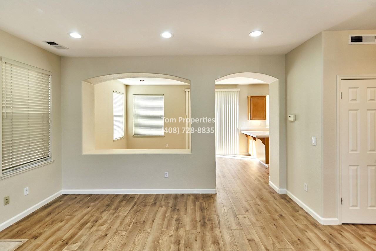 632 Villa Centre Way - Photo 3 of 8