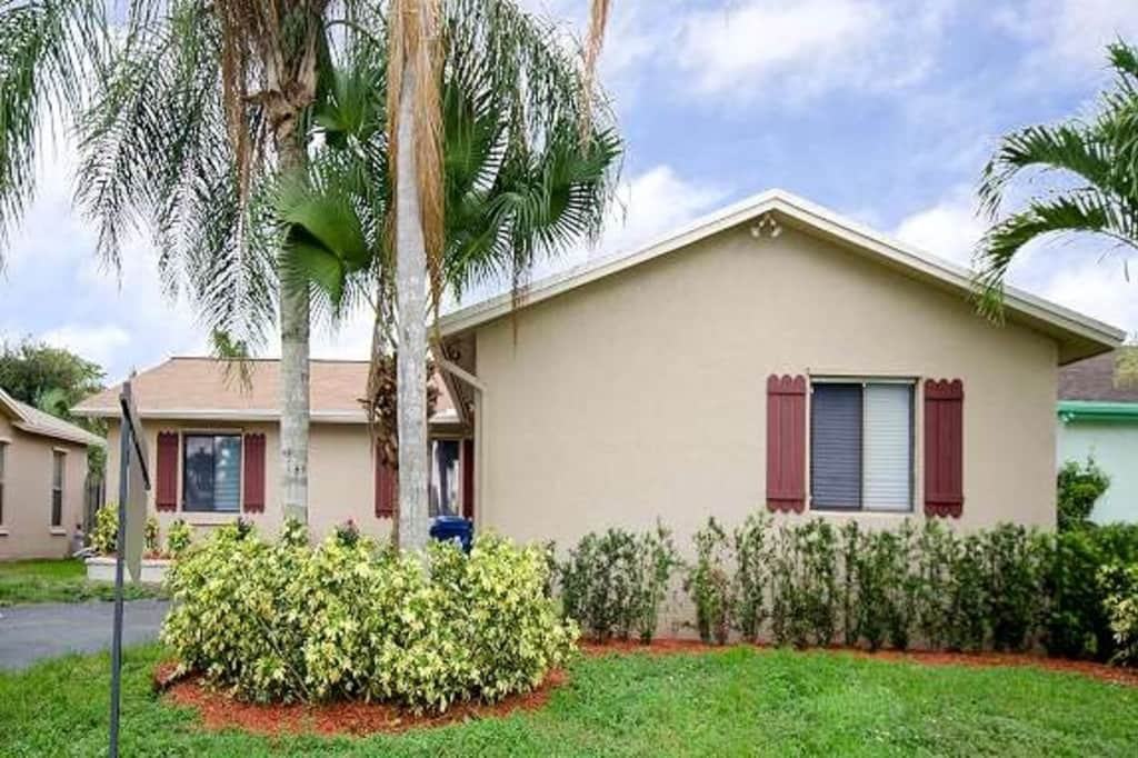 2100 Nw 109th Ave - Photo 2 of 23