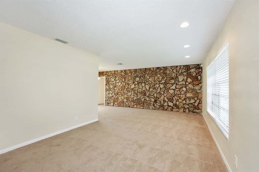 951 Sw 69th Ave - Photo 3 of 23