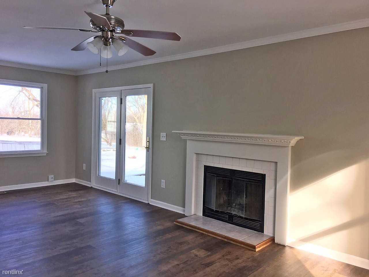 1527 S Maple Rd - Photo 2 of 10