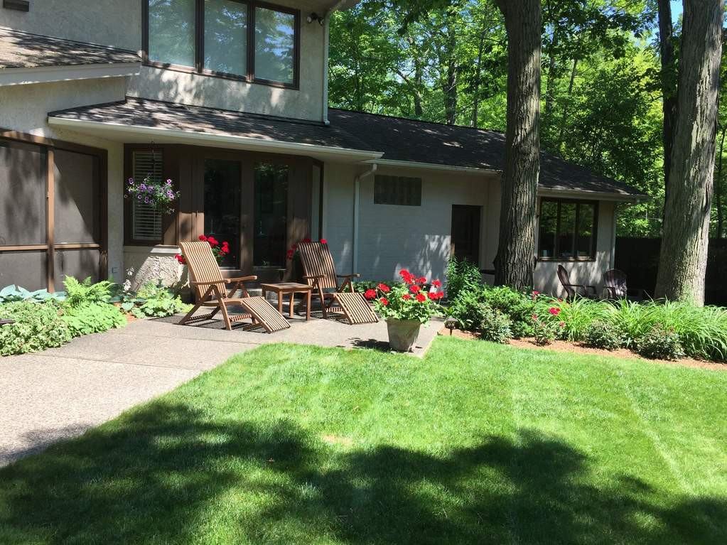 302 Newman Ct - Photo 2 of 11