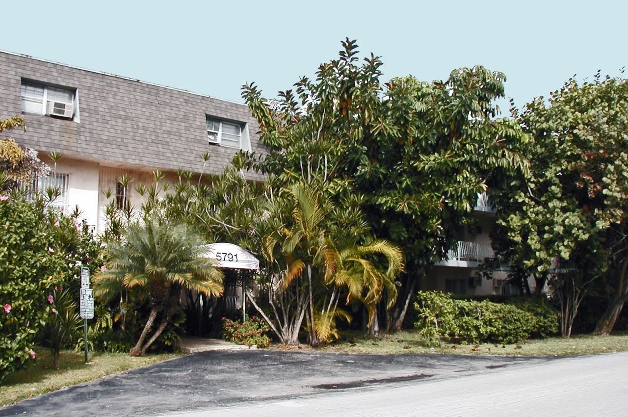 south miami plaza apartments