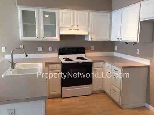 651 NE 8th St - Photo 2 of 14