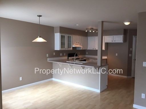 651 NE 8th St - Photo 3 of 14