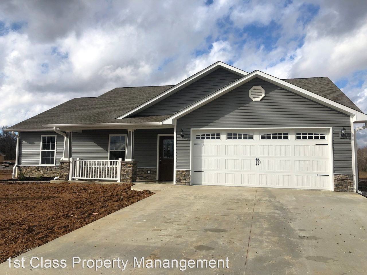 112 Lincoln Dr