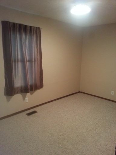 209 S Pine St - Photo 2 of 8