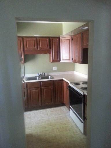 209 S Pine St - Photo 3 of 8