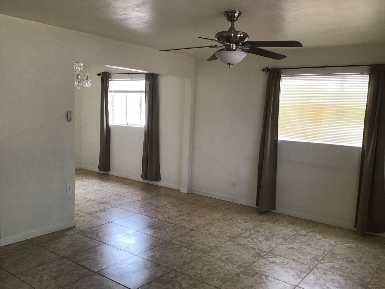 542 E Flores St - Photo 5 of 24