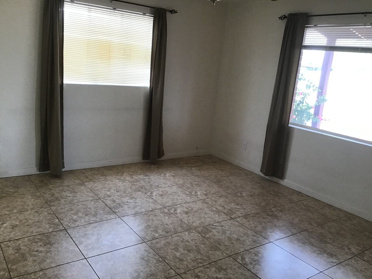 542 E Flores St - Photo 6 of 24