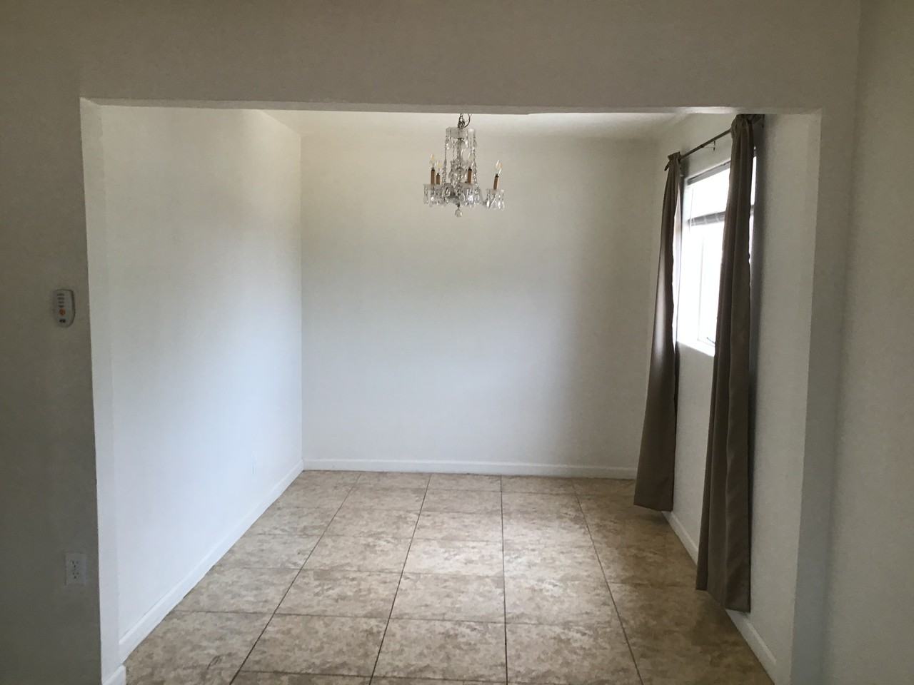 542 E Flores St - Photo 7 of 24