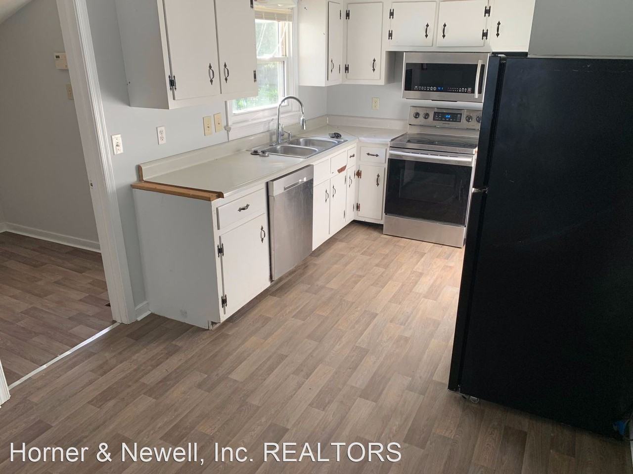 3316 Lynhaven Ave - Photo 3 of 9