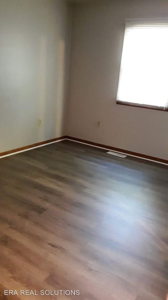 442 S West St - Photo 2 of 2