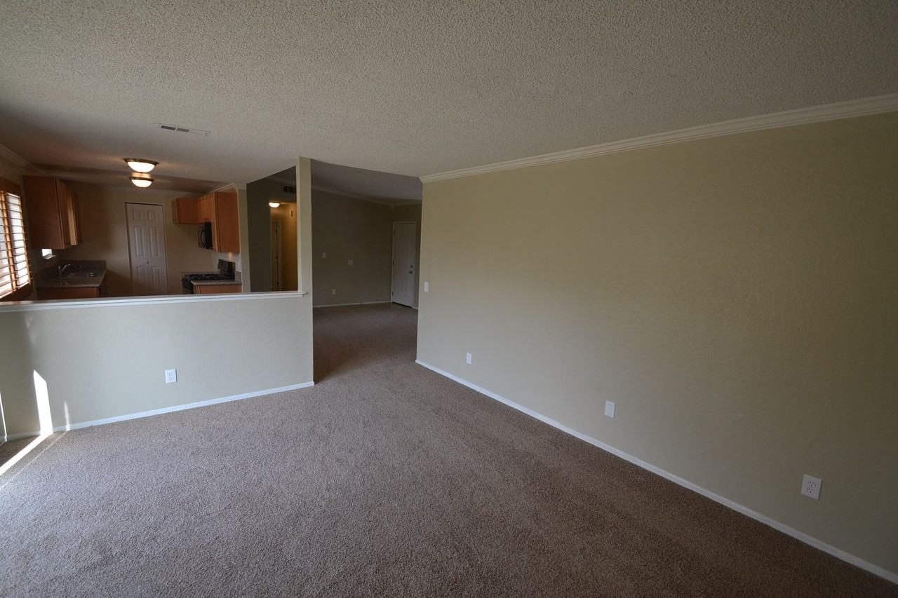 1425 Frances St - Photo 2 of 9