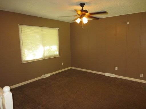 1318 SE Alice St - Photo 2 of 10