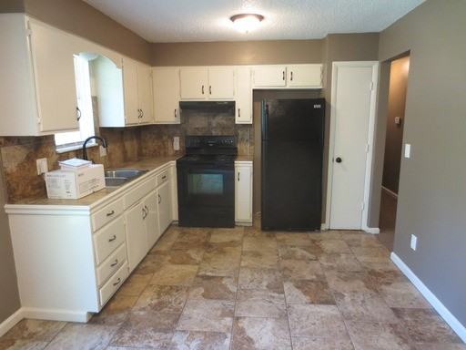 1318 SE Alice St - Photo 3 of 10