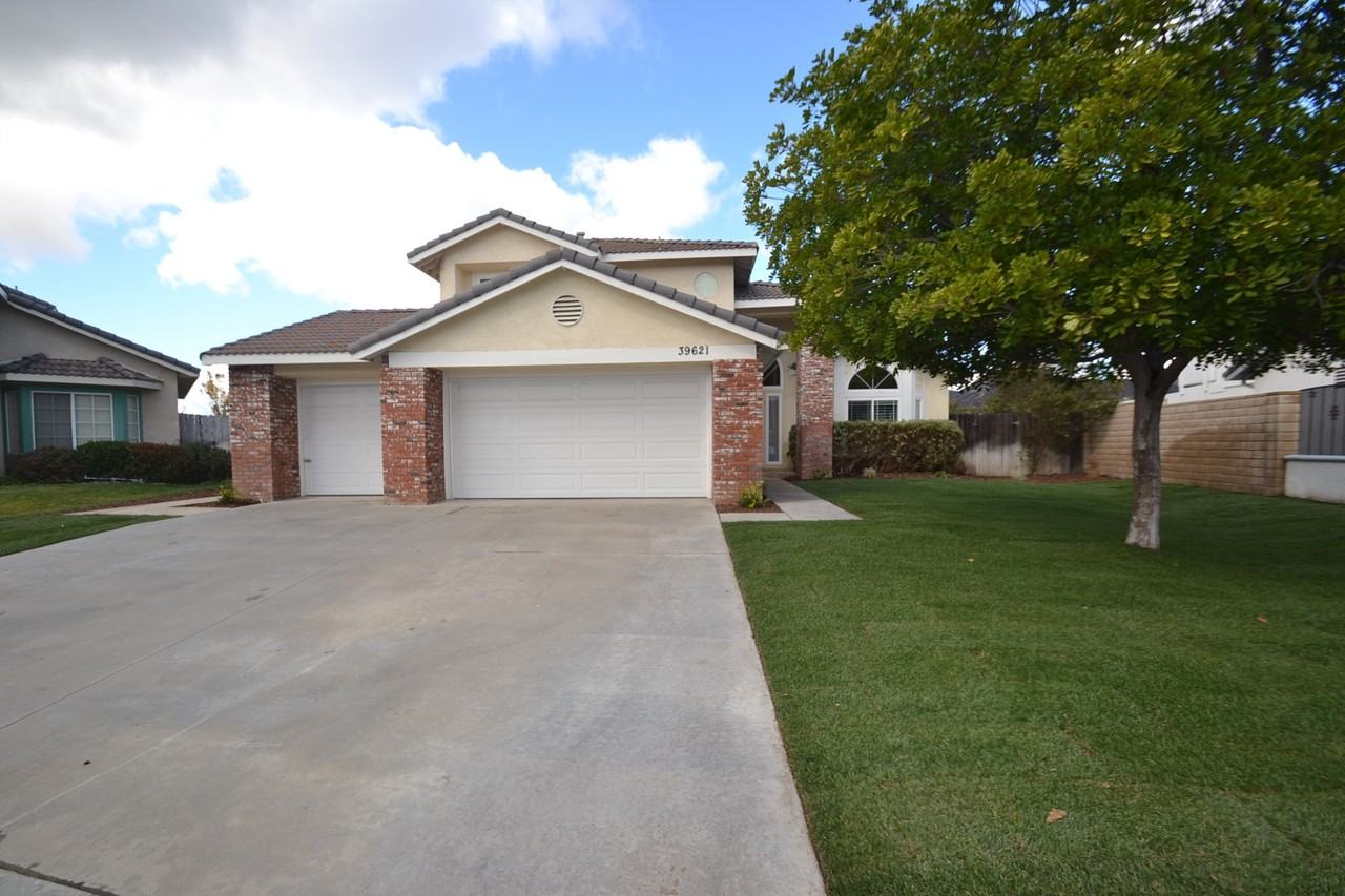 39621 Hearthstone Ct - Photo 3 of 5