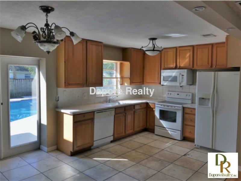 226 Loch Low Dr - Photo 4 of 11
