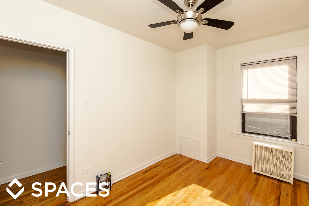4715 N Malden - Photo 2 of 10
