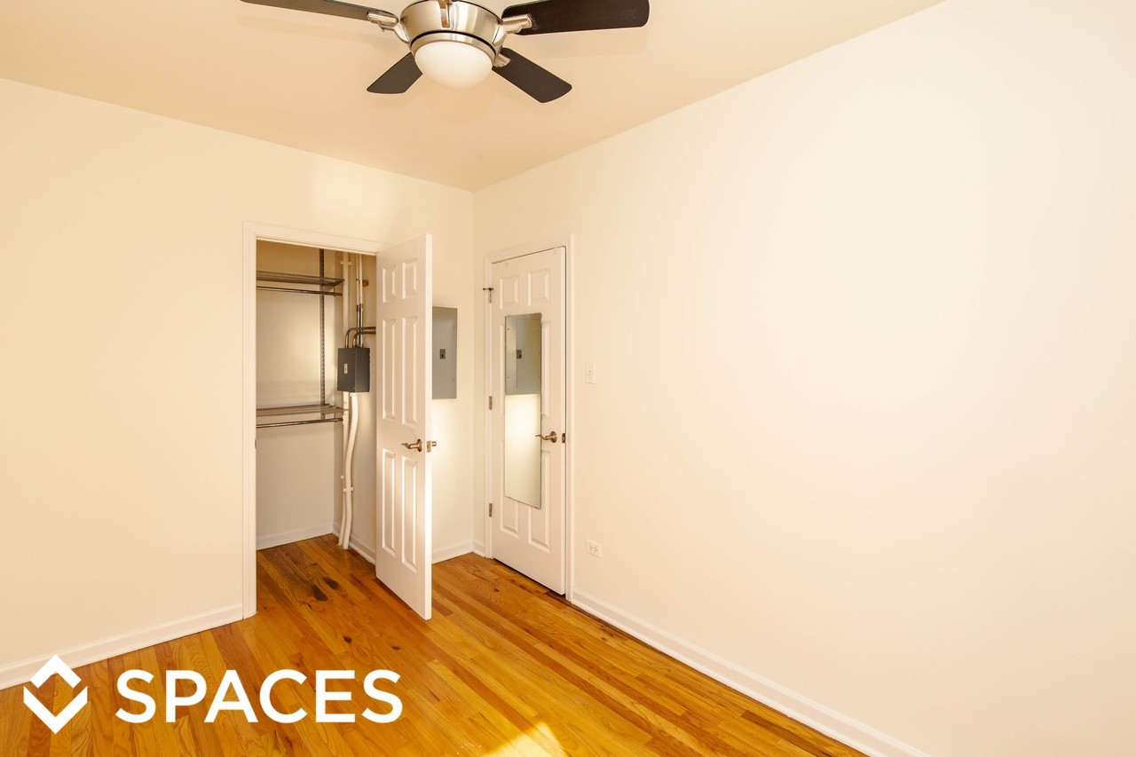 4715 N Malden - Photo 3 of 10
